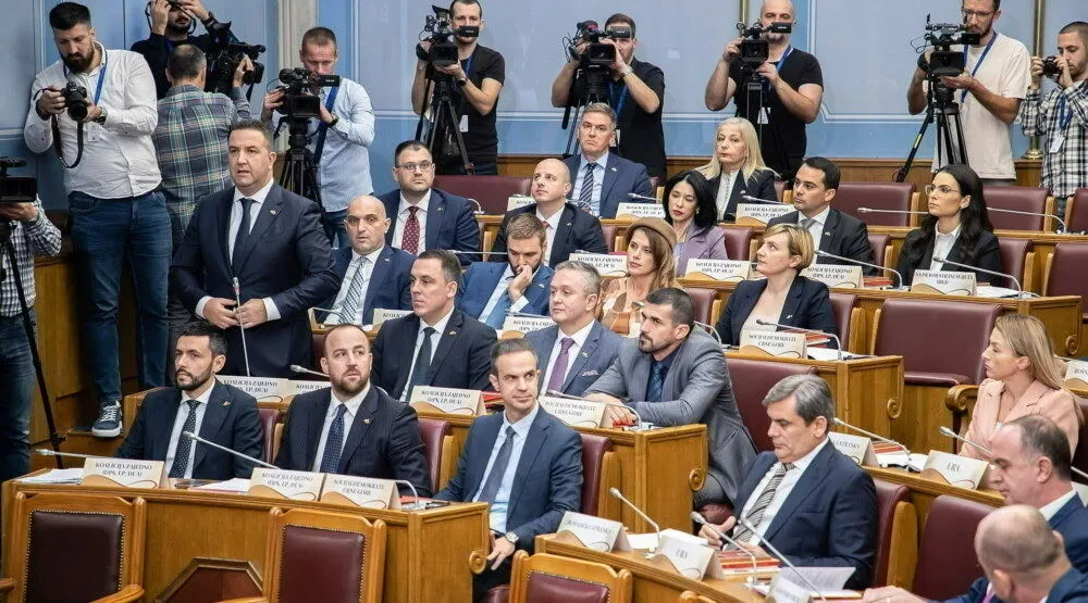Klub poslanika DPS: Jak&scaron;ić Stojanović da kazni direktoricu podgoričke gimnazije