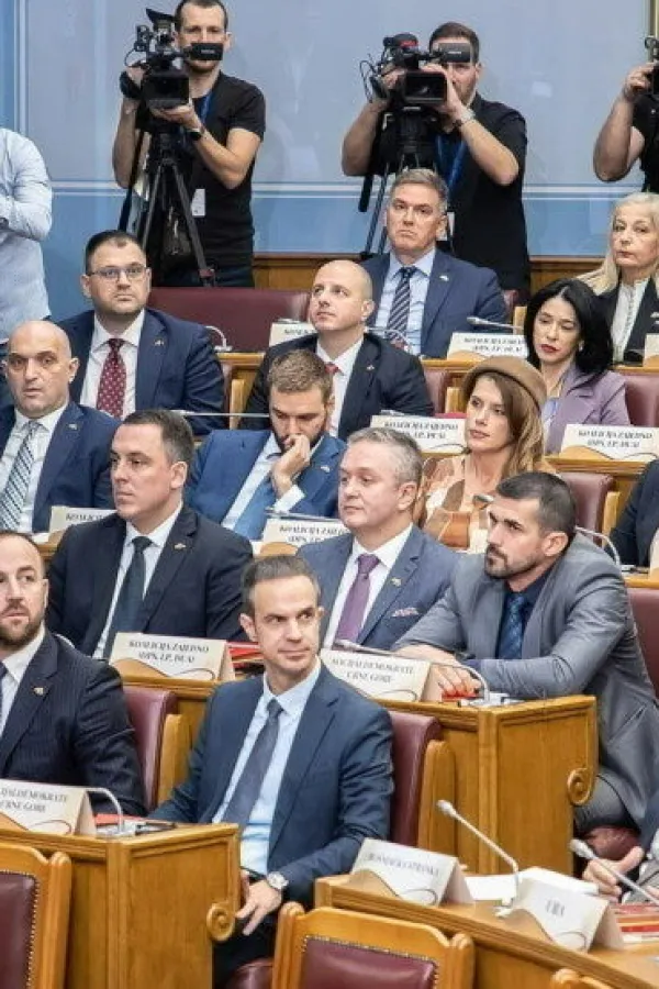 Klub poslanika DPS: Jak&scaron;ić Stojanović da kazni direktoricu podgoričke gimnazije