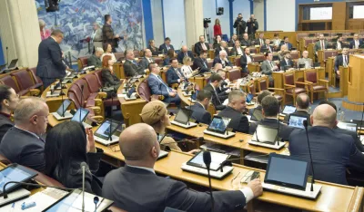 Skup&scaron;tina odbila predlog BS o rezoluciji o genocidu u &Scaron;ahovićima, ponovo izglasan zakon koji je Milatović vratio