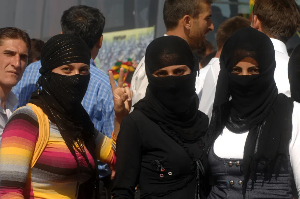 Sirijski pobunjenici objavili da neće određivati &scaron;ta će žene oblačiti