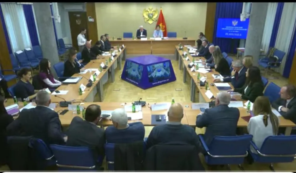 Nacionalni savjeti zbog budžeta na "vje&scaron;tačkom disanju"