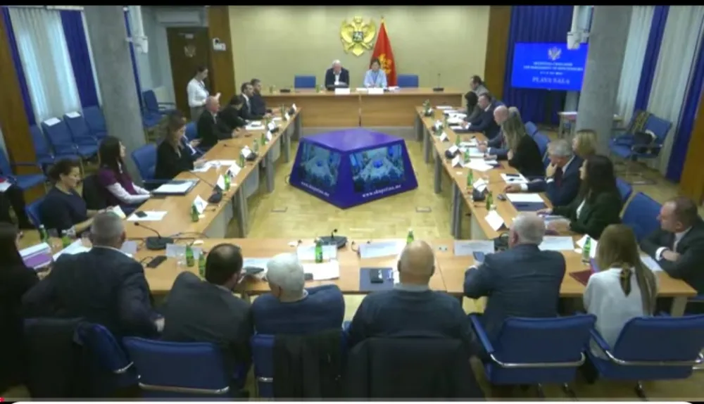 Nacionalni savjeti zbog budžeta na "vje&scaron;tačkom disanju"