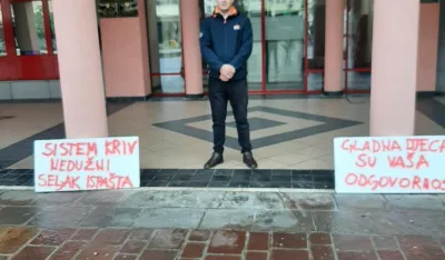 Poljoprivrednik iz Petnjice protestovao ispred ministarstva: Trpi &scaron;tete, a pomoć države izostaje