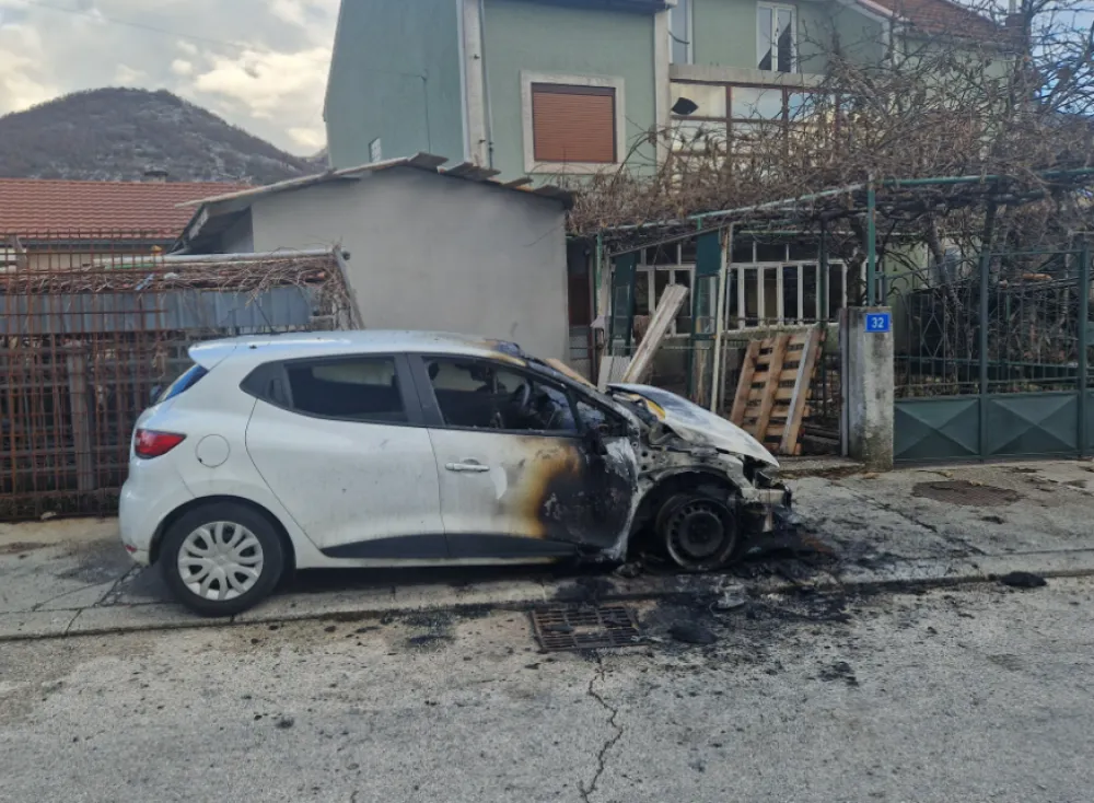 Cetinje: Gorjelo vozilo