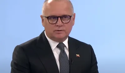 (FOTO) Da li je Vesić uslikan u službenom automobilu?