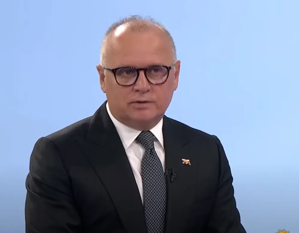 (FOTO) Da li je Vesić uslikan u službenom automobilu?