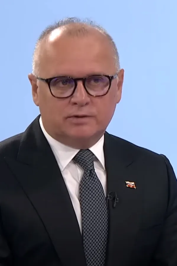 (FOTO) Da li je Vesić uslikan u službenom automobilu?