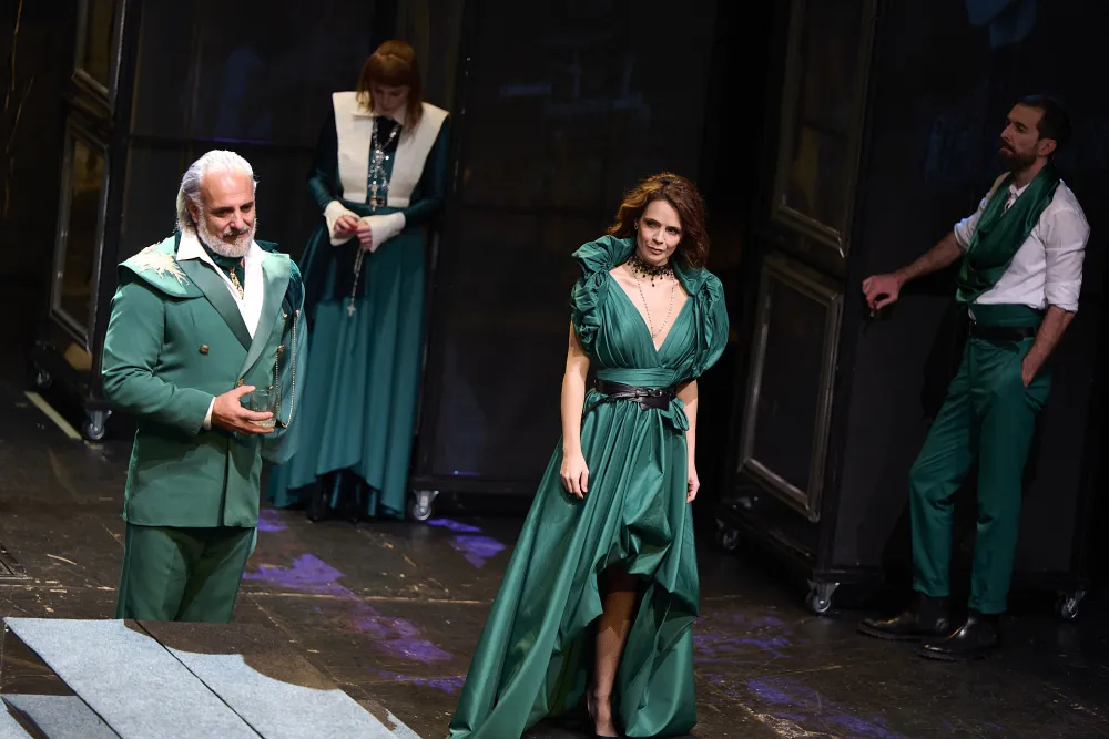 Scena iz predstave "Gospoda Glembajevi" CNP-a 