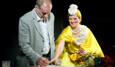 Scena iz predstave "Slasti slave"