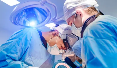 Ženi transplantiran genetski modifikovan bubreg svinje