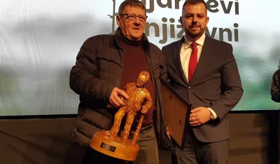 Basari uručena nagrada za "Rekapitulaciju"