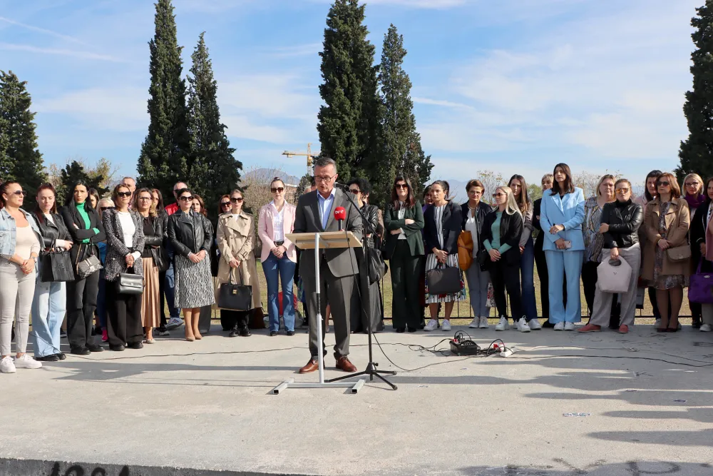 Predstavnici Sindikata prosvjete Crne Gore:&nbsp;Napad na nastavnika da bude krivično djelo