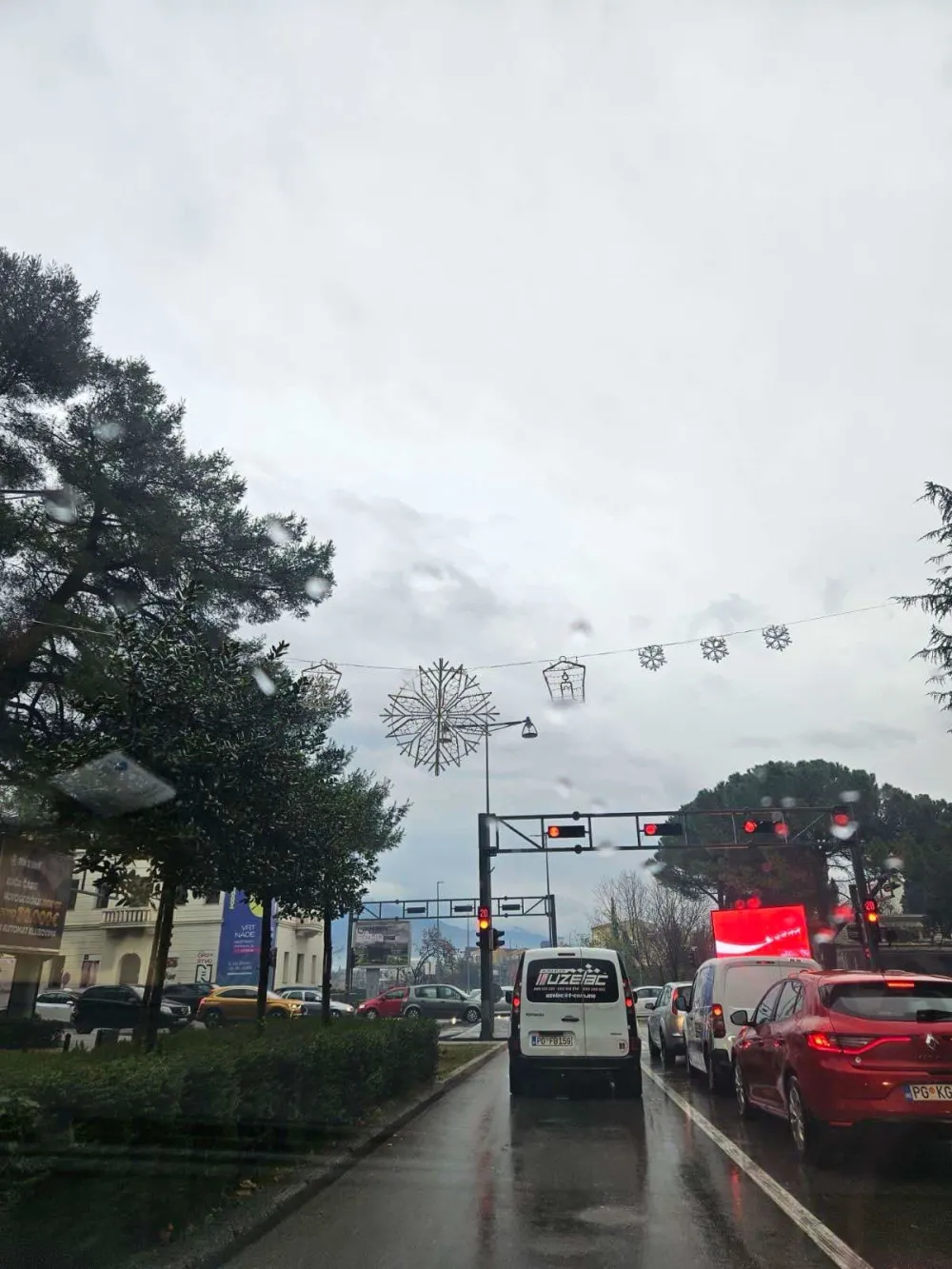 Gradsko preduzeće zaboravilo na obavezu: Komunalnim uslugama se nijesu upalile lampice