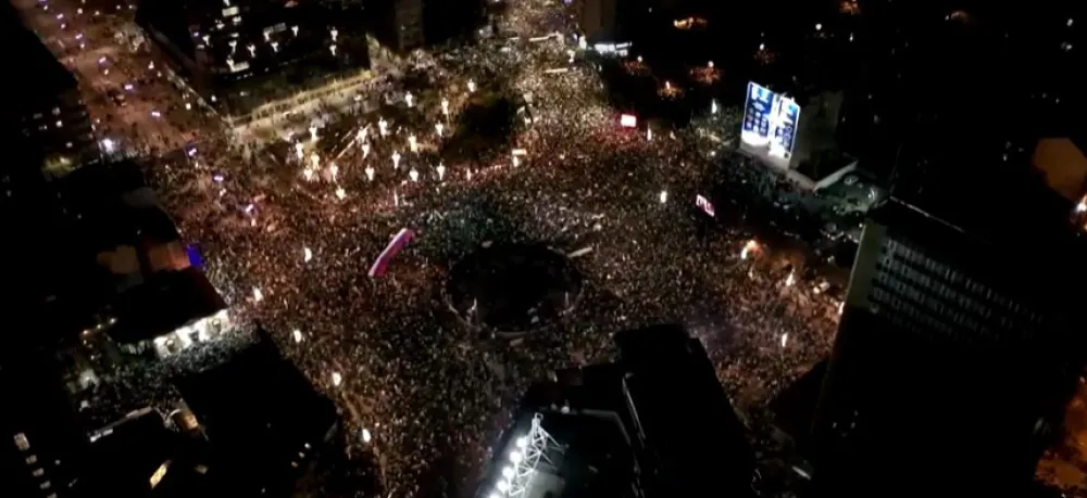 Skup na Slaviji iz drona