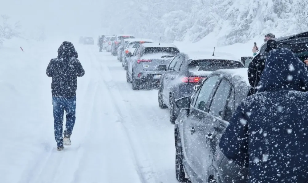 Snijeg napravio haos na Balkanu: Hrvatska zavijana, kolaps u Bosni i Hercegovini