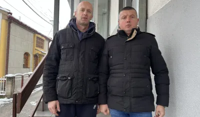 Ispred bјelopoljskog Vi&scaron;eg suda protestovali roditelji inficiranih beba: "Tražimo presudu u zakonskom roku za doktore"