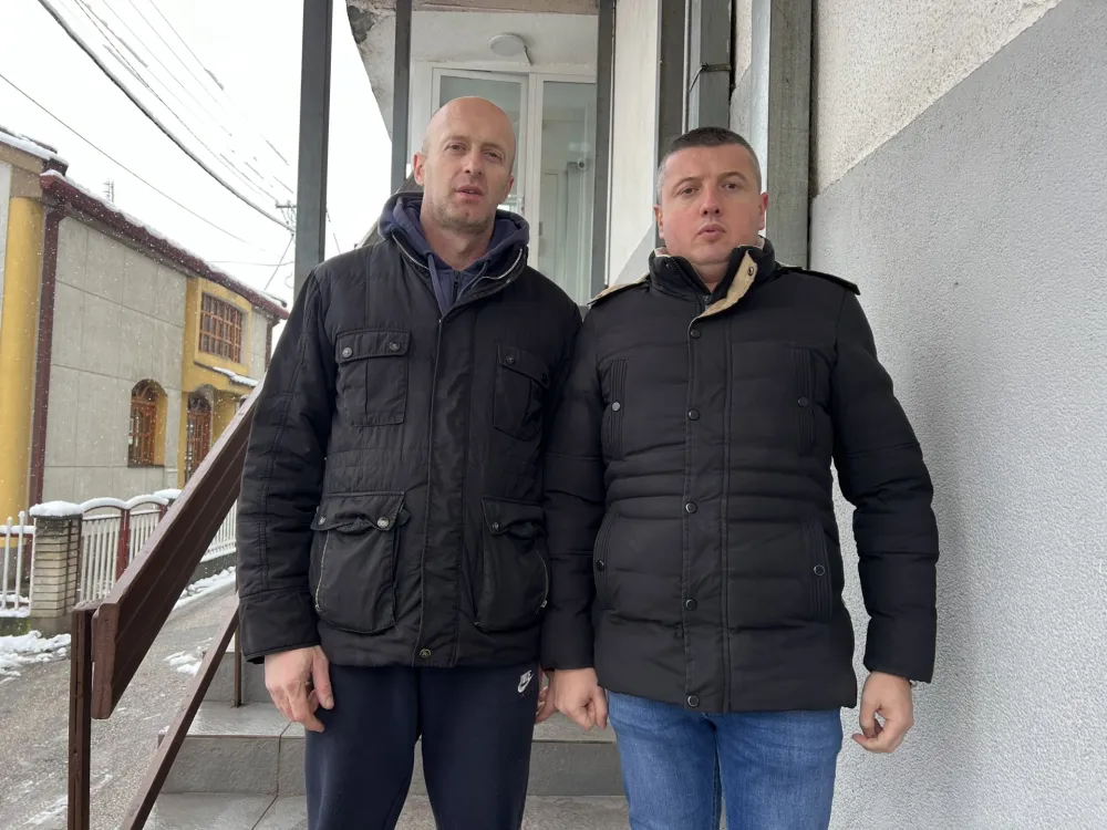 Ispred bјelopoljskog Vi&scaron;eg suda protestovali roditelji inficiranih beba: "Tražimo presudu u zakonskom roku za doktore"