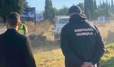 Akcija Komunalne policije: U Mahali uklonili pomoćne objekte i voćnjak