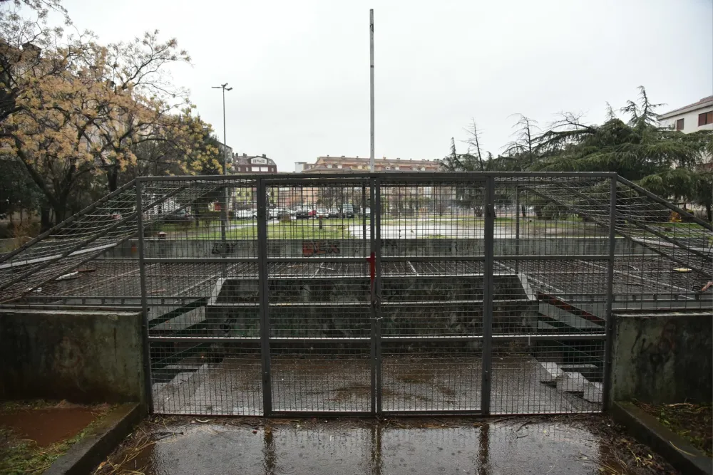 (FOTO) Skloni&scaron;ta za vanredne situacije prepu&scaron;tena nebrizi