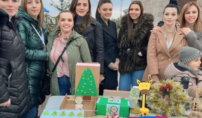 Eko igračke djece vrtića "Majka Tereza" na bazaru u Tuzima