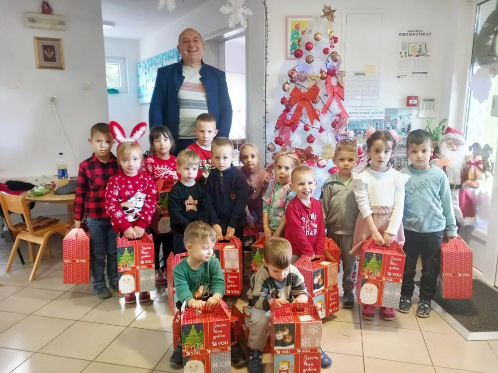 Nik&scaron;ić: 350 paketića za župske mali&scaron;ane