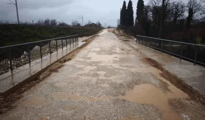Mje&scaron;tani Martinića: Nasuti makadam, ili blokada bulevara