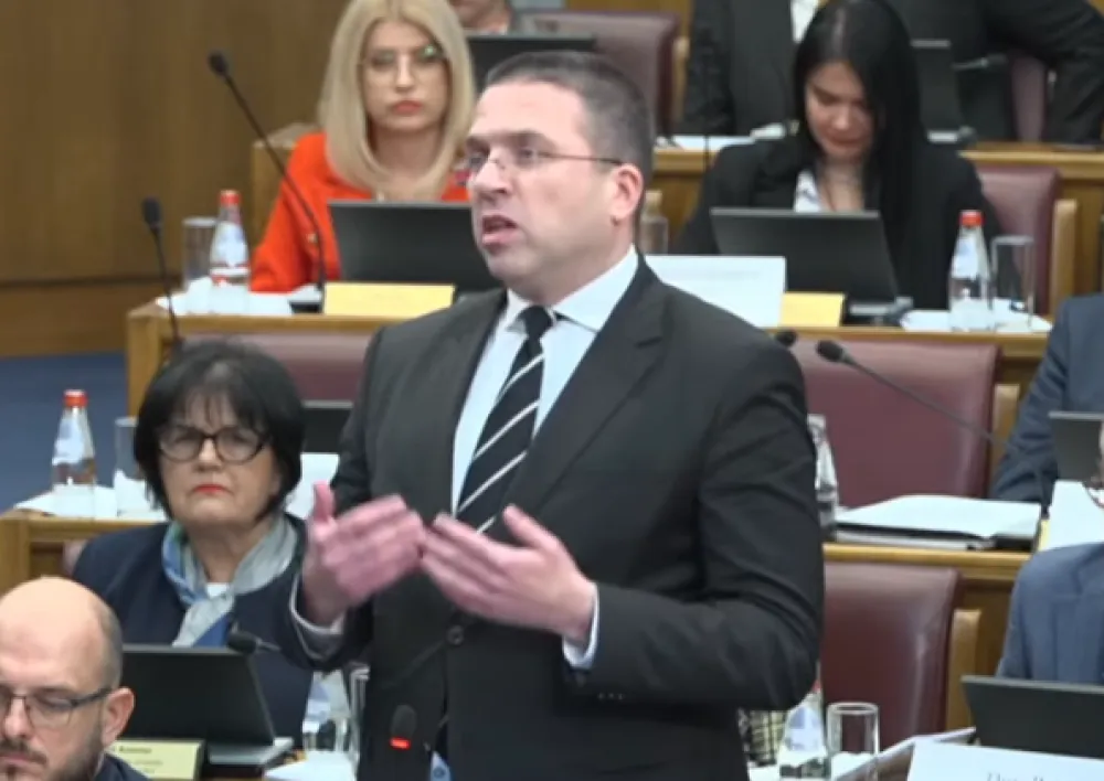 Spajićeva vlada pod lupom zbog Mandićeve politike