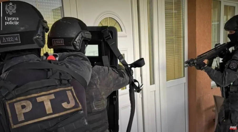 (VIDEO) Pretresi&nbsp;&scaron;irom Crne Gore: Kontrolisani članovi klanova, zaplijenjena droga, oružje, municija
