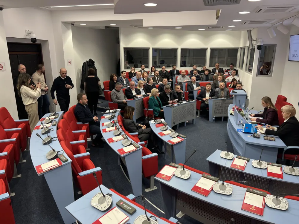 Sjednica bjelopoljskog parlamenta kasnila osam sati: Sve tačke dnevnog reda usvojene ekspresno