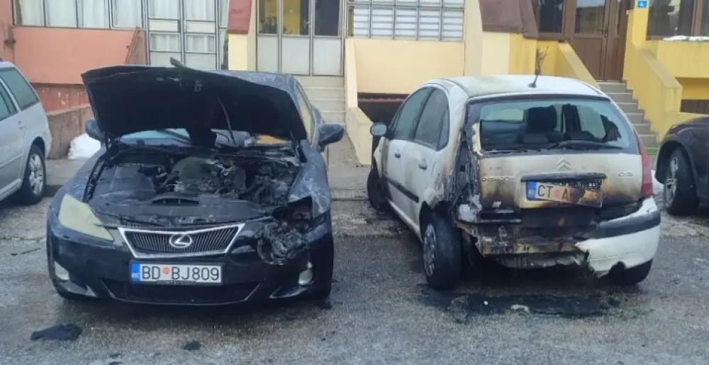 Izgorela dva automobila na Cetinju, sumnja se da je požar podmetnut