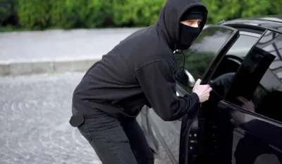 Policija u Baru uhapsila dva lica zbog krađe vozila