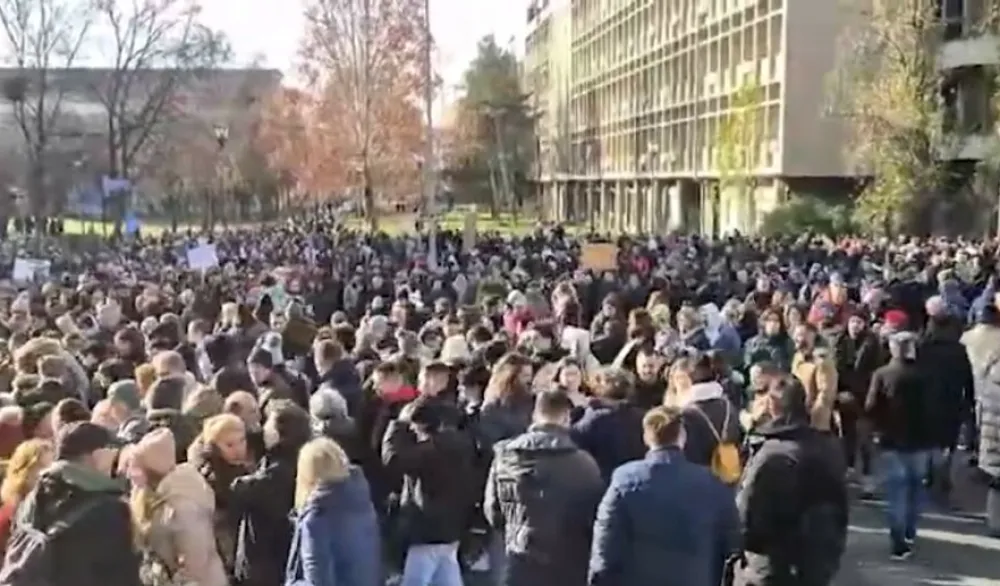 U Beogradu i Novom Sadu odata po&scaron;ta stradalima na Željezničkoj stanici