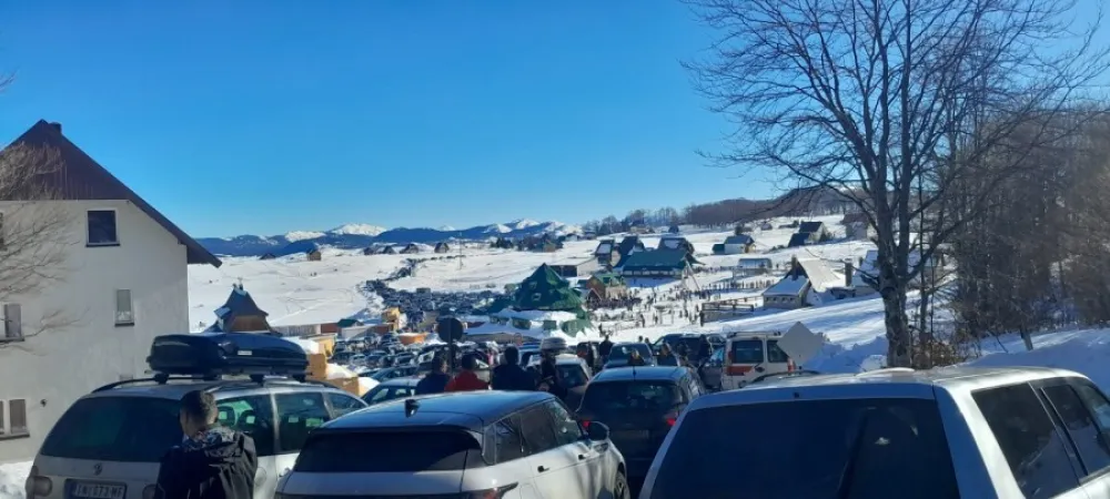 Saobraćajni kolaps na Žabljaku