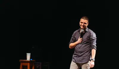 ANdrija Dabanović, stend up komičar