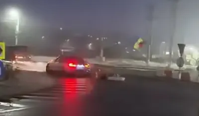 (VIDEO) Snimak iz Rumunije &scaron;okirao javnost: Vozio maskirane mladiće u kovčegu