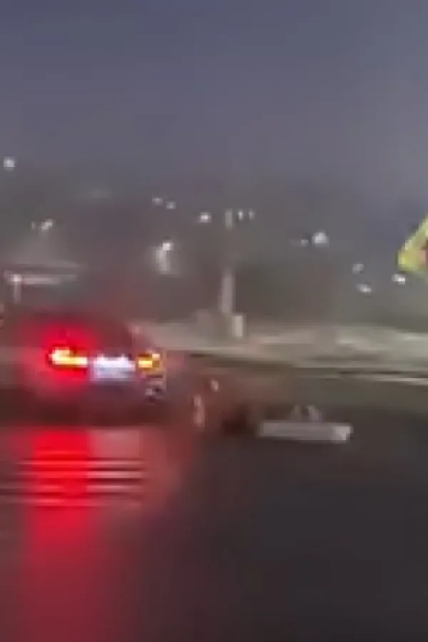 (VIDEO) Snimak iz Rumunije &scaron;okirao javnost: Vozio maskirane mladiće u kovčegu