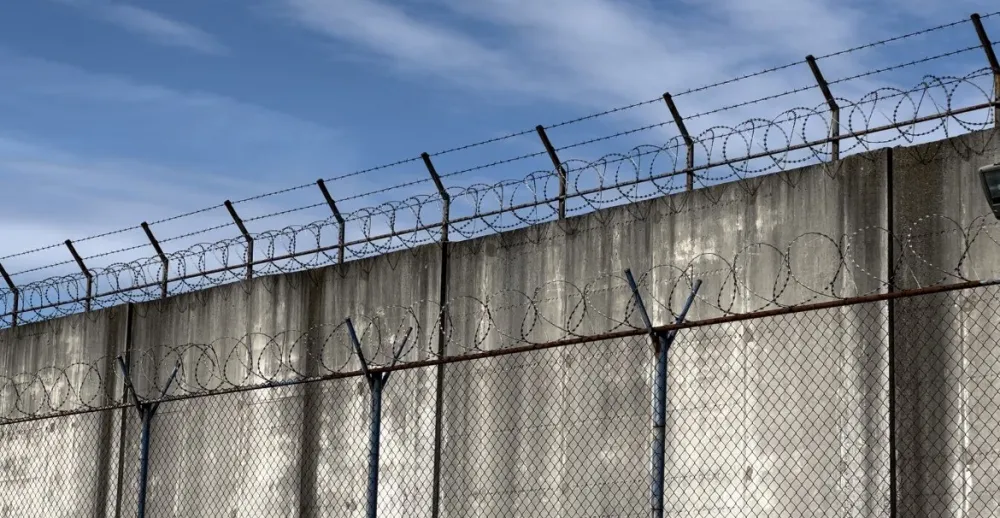 Talačka kriza u zatvoru u Francuskoj, osuđeni silovatelj uzeo pet talaca