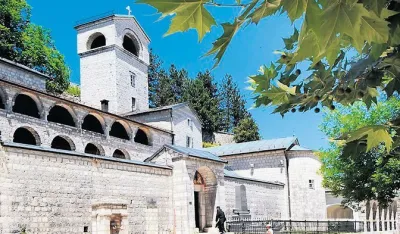 Mitropolija: Nalaganje badnjaka bez muzičko-scenskih programa