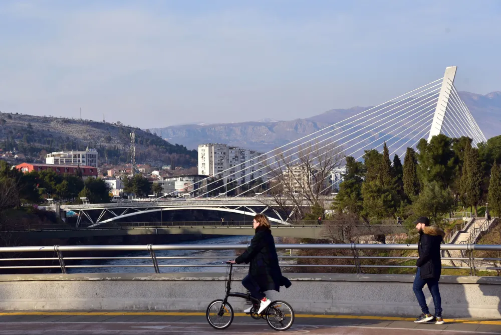 Promjenljivo oblačno sa sunčanim periodima, do 14 stepeni