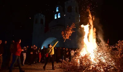 Sjutra nalaganje badnjaka u 18 sati na platou Sabornog hrama Hristovog vaskrsenja
