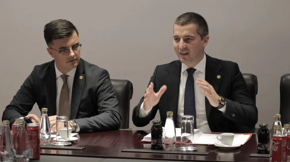 Demokrate: Ne traži "neformalna grupa studenata" ostavke Bečiča i &Scaron;aranovića, iza svega stoji Milo Đukanović