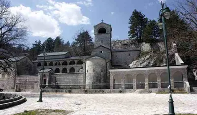 Bez javnog okupljanja na Badnje veče pred Cetinjskim manastirom