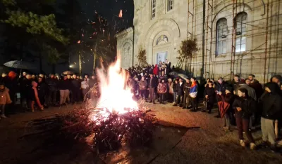 Nalaganje badnjaka u Nik&scaron;iću