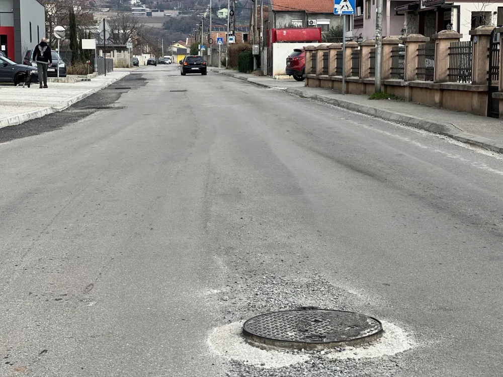 (VIDEO) Skoro pola godine rade kilometar puta u Orjenskoj ulici