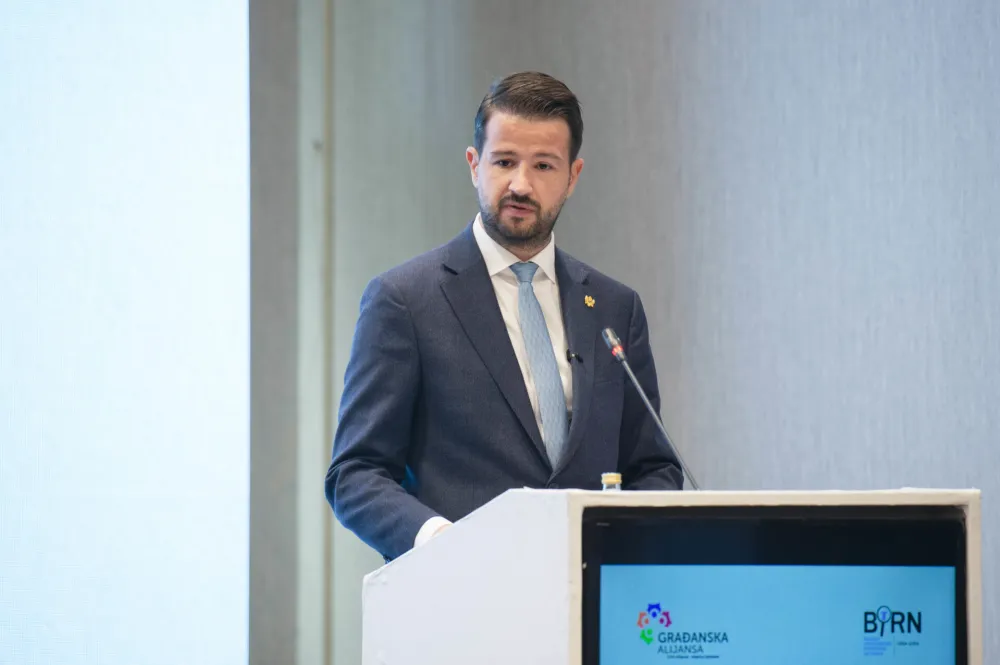 Milatović čestitao Božić: Potrebna nam je snaga zajedni&scaron;tva i međusobnog po&scaron;tovanja