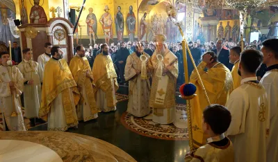 (FOTO) Održana Božićna liturgija u Sabornom hramu: "Odustanimo od agresije i nasilja kao načina rje&scaron;avanja problema"