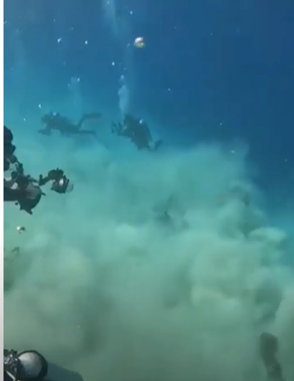 (VIDEO) Ovako izgleda kad se usred zemljotresa jačine 6,9 stepeni Rihtera nađete pod vodom