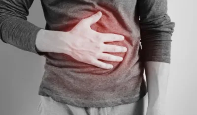 Prvi znaci prejedanja i napada žuči: Znojenje jedan od simptoma