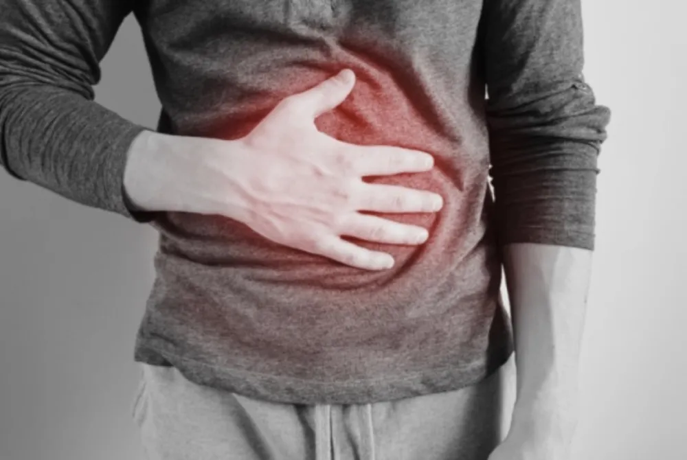 Prvi znaci prejedanja i napada žuči: Znojenje jedan od simptoma