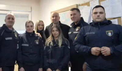 Božićna posjeta zamjenika gradonačelnika dežurnom timu Službe komunalne policije Glavnog grada